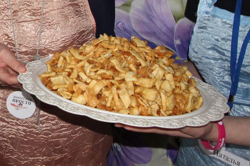 «Выражение любви и доброты». Воспитанники Синарского детдома Каменска-Уральского учились печь чак-чак в рамках грантового проекта Русала «Выражение любви и доброты». Воспитанники Синарского детдома Каменска-Уральского учились печь чак-чак в рамках грантового проекта Русала