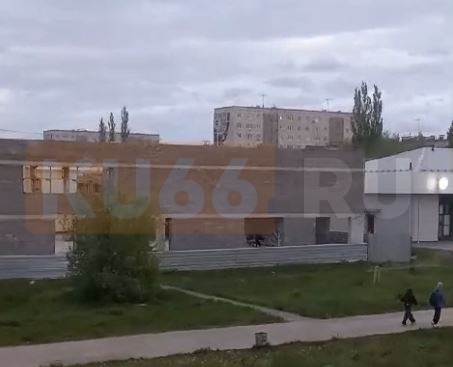 В Каменске-Уральском дети проникают на стройку и рискуют жизнью. Видео | В уральском городе дети проникают на стройку и рискуют жизнью