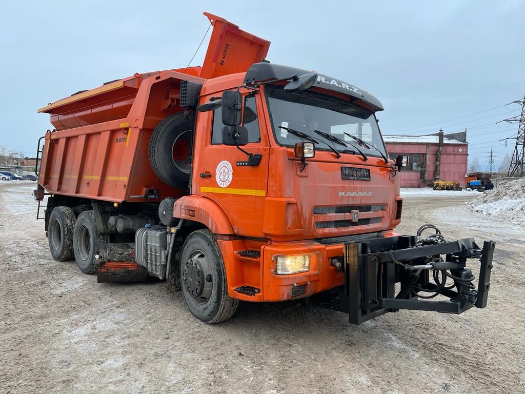 Станет чище? Коммунальщики закупили еще одну комбинированную дорожную машину для уборки улиц в Каменске-Уральском и летом, и зимой