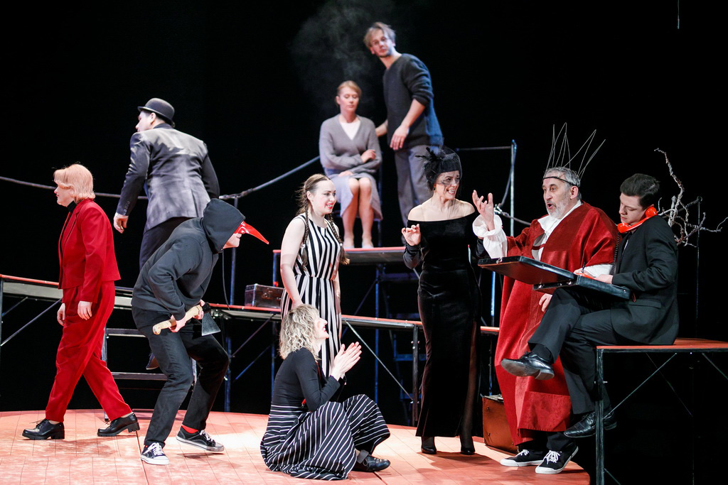 Последняя неделя сезона. Драма номер Три прощается с массовым зрителем спектаклями "Плачу вперед" и сказкой для взрослых "Обыкновенное чудо"