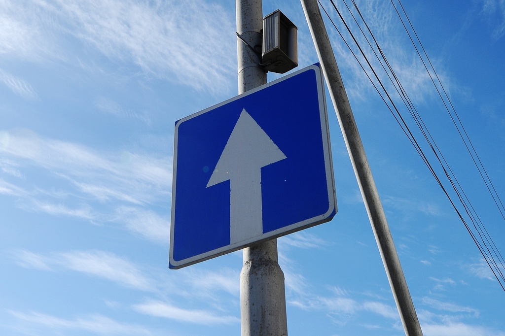 Знаки открыли, теперь односторонка: на части улицы Бугарева в Каменске-Уральском изменилась схема движения. Будьте бдительны