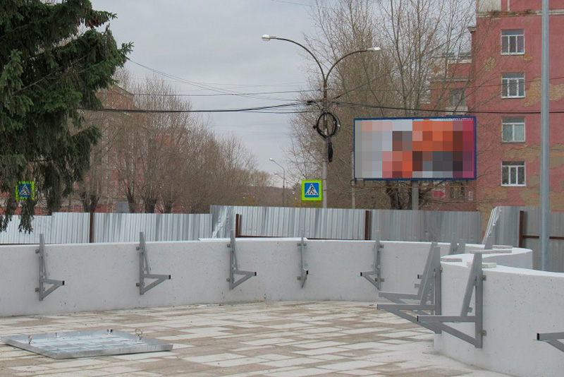 Скамейка 67-метровой длины, светодиодное освещение, недоработки в насосах… Что там с фонтаном на пл. Горького в Каменске-Уральском?