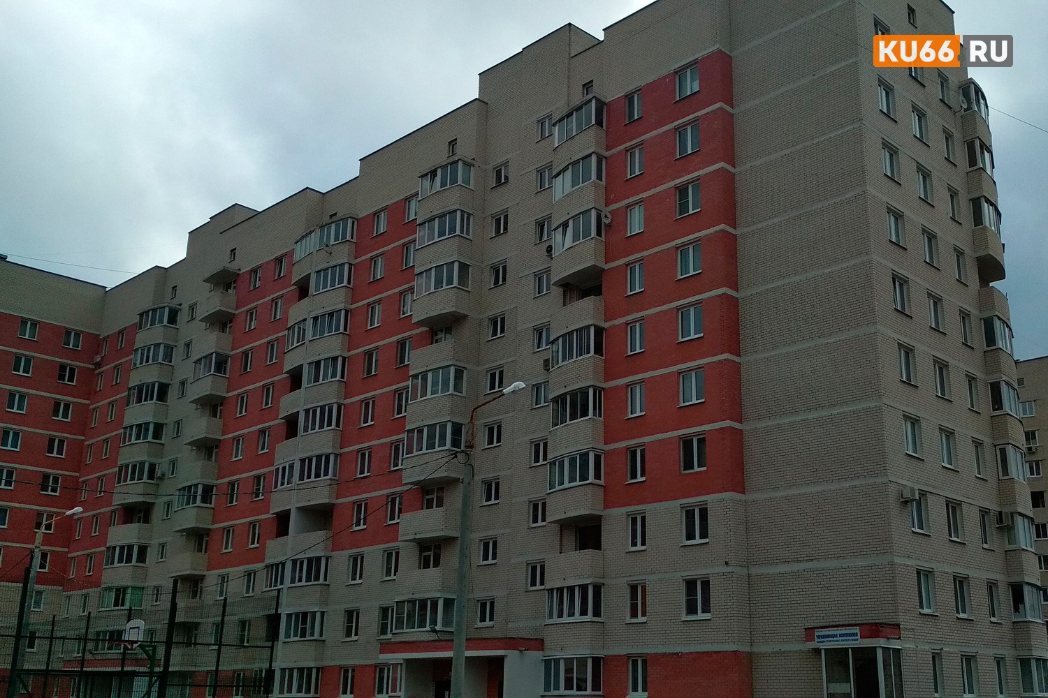 Следователи СК выясняют, как десятилетний мальчик выпал из окна в Каменске-Уральском. «Пострадавший под наблюдением медиков...»