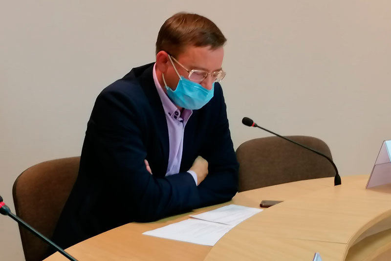 Горбольница и поликлиники возвращаются к привычному режиму работы, но число заболевших COVID-19 в Каменске-Уральском по-прежнему растет