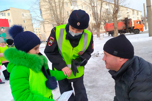 Госавтоинспекция Свердловской области призывает родителей провести с детьми беседы по Правилам дорожного движения