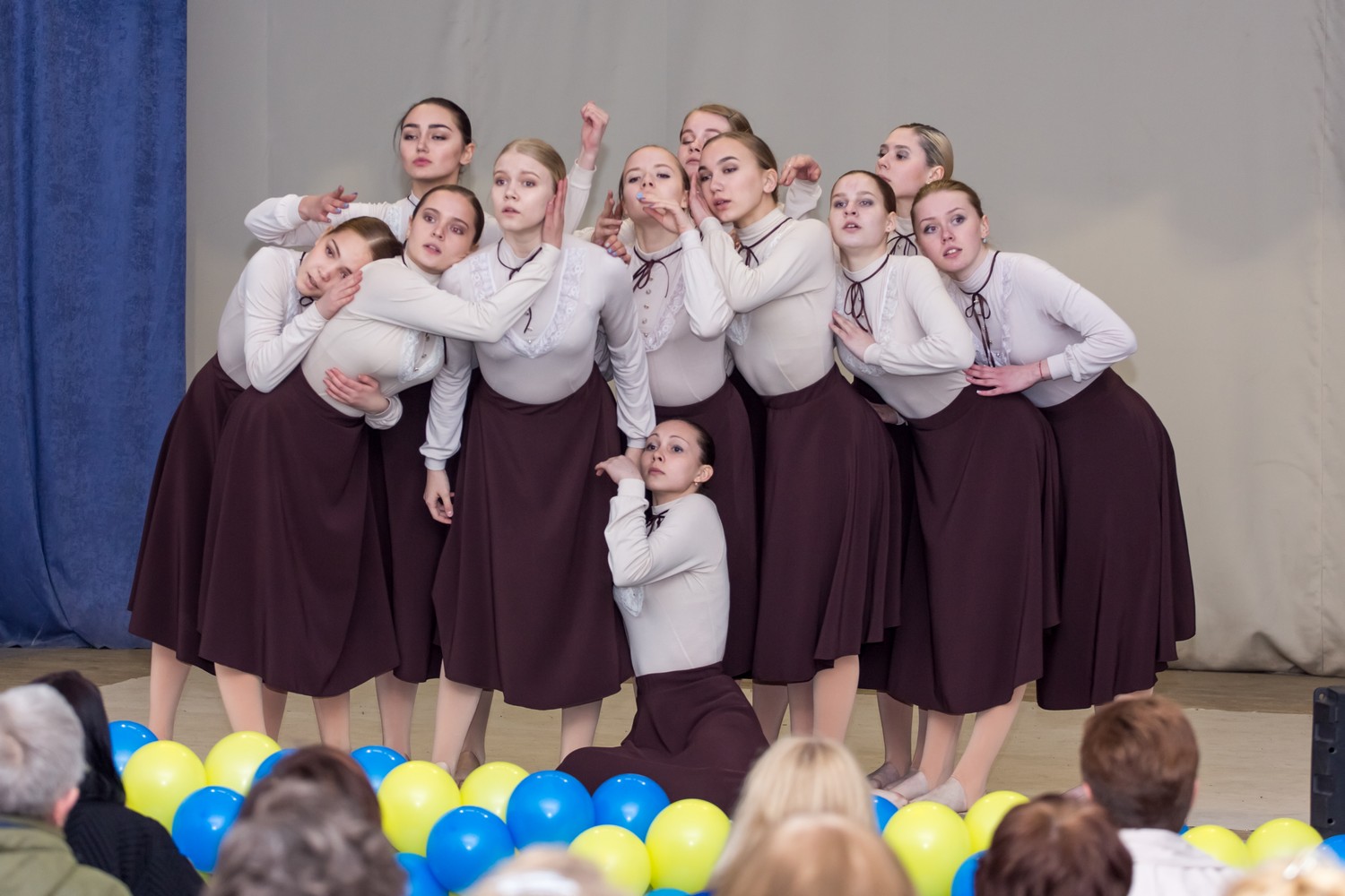 Школа искусств в пос. Мартюш под Каменском-Уральским отметила свое сорокалетие – в честь юбилея ученики «музыкалки» устроили красочное шоу