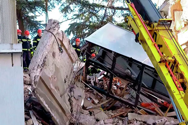 Число погибших при обрушении дома в Батуми выросло до пяти человек