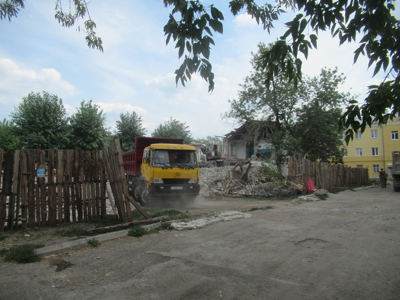 Ломать — не строить: за год в Каменске-Уральском были снесены 14 объектов — от домов и заборов, до павильонов и старых школьных стадионов
