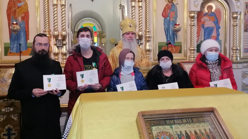 «Жертвуя собой, спасают других». Медики каменской горбольницы получили награды от Патриарха Кирилла за работу в пандемию коронавируса «Жертвуя собой, спасают других». Медики каменской горбольницы получили награды от Патриарха Кирилла за работу в пандемию коронавируса