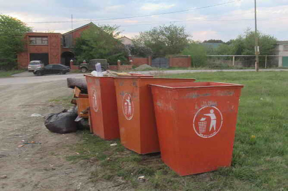 На выездах из Кодинки и Монастырки, на Новом заводе, у гаражей в 49 квартале уже месяц копятся отходы. Вице-мэр: «Этот период надо пережить»