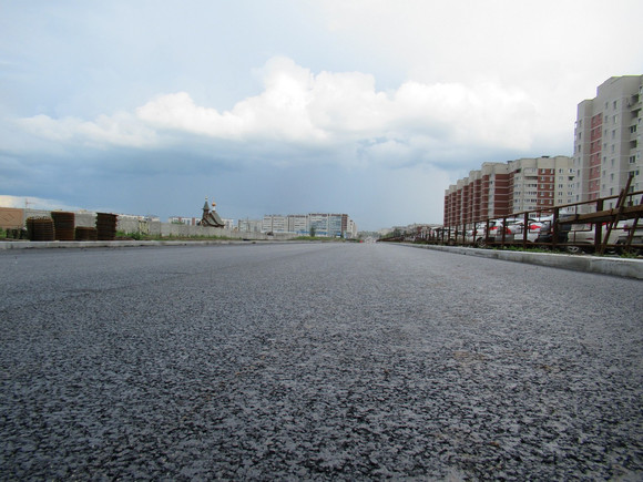 Двухметровые углубления для фонарей готовы. Как идет ремонт и реконструкция улицы Каменской с новостройками в Каменске-Уральском?