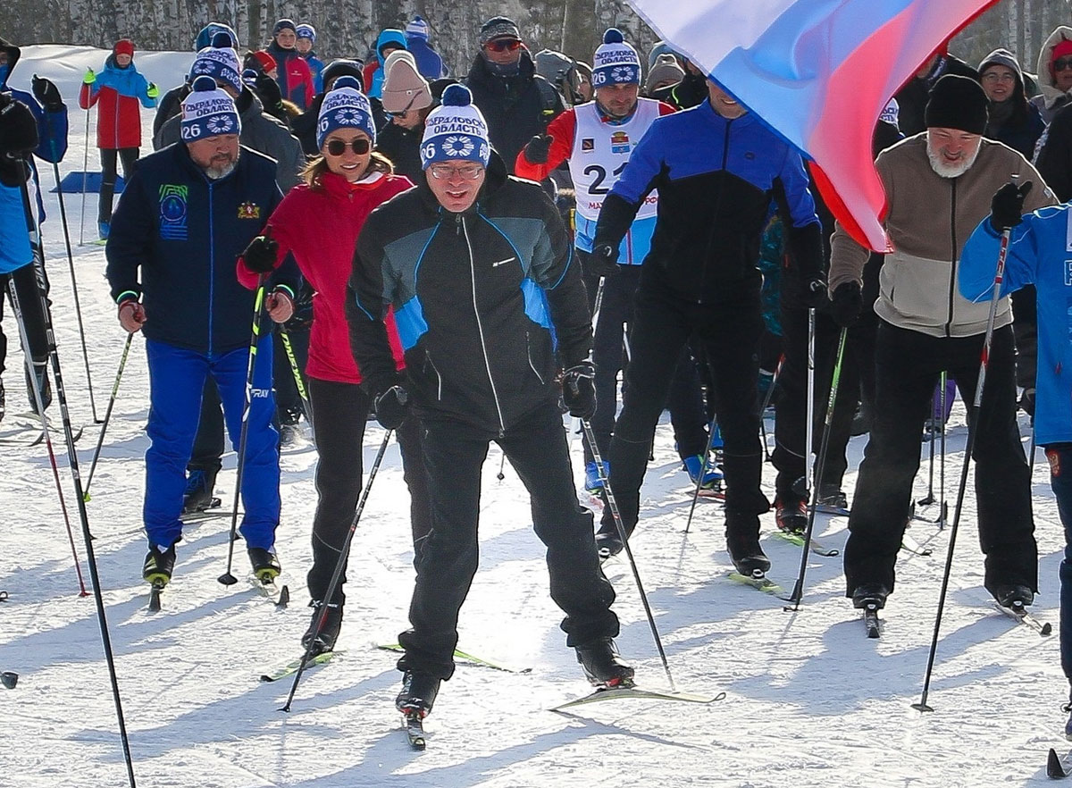 Глава Каменска-Уральского Алексей Герасимов участвовал в «Лыжне России-2026» | Тысячи каменцев вышли на лыжи вместе с главой города на «Лыжне России»
