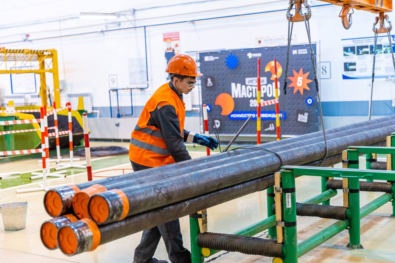 СинТЗ определили лучших машинистов кранов и стропальщиков