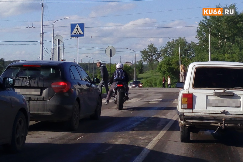 Дорожные полицейские напомнили каменцам, как правильно ездить на мотоциклах и мопедах, и припугнули штрафами за нарушение ПДД