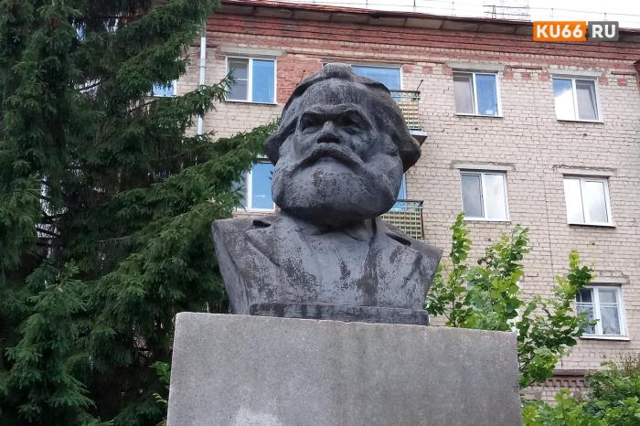 Памятники Марксу и Энгельсу в Каменске-Уральском полностью обновят — работы обойдутся в 3 млн рублей | В Каменске-Уральском отреставрируют памятник Марксу и Энгельсу за 3 миллиона