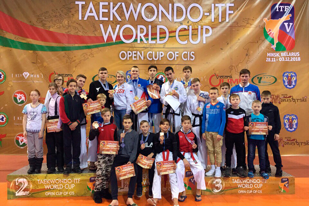 Из Минска молодые спортсмены-тхэквондисты Каменска-Уральского в составе сборной привезли первые и третье места с Кубка мира