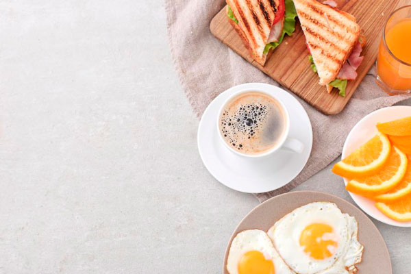 Названы продукты, подходящие для перекуса на работе