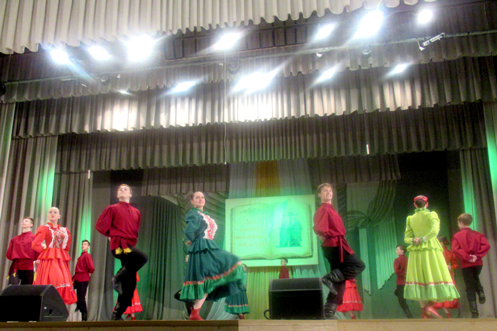 Память о старине далекой… Выставка книг и выступления фольклорных коллективов прошли в Каменске в День славянской письменности и культуры