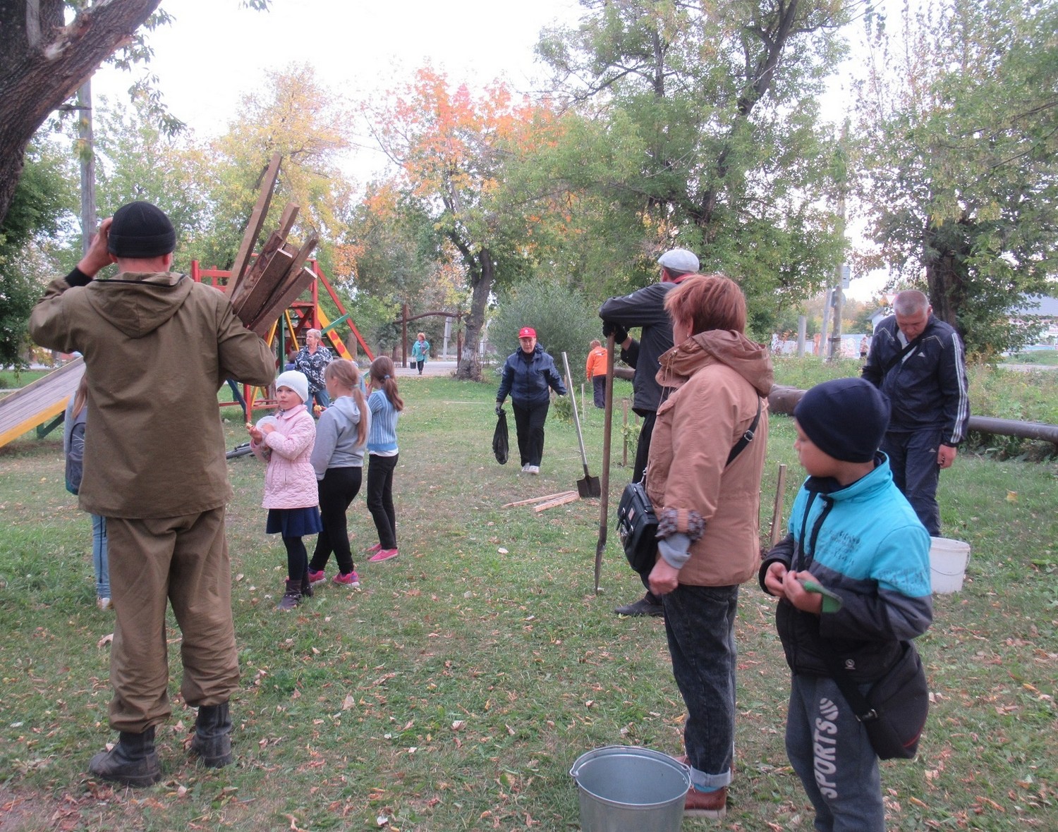 Добрая история: как жители пос. Северный в Каменске-Уральском делают хорошие дела — высадили деревья из саженцев, выращенных из желудей