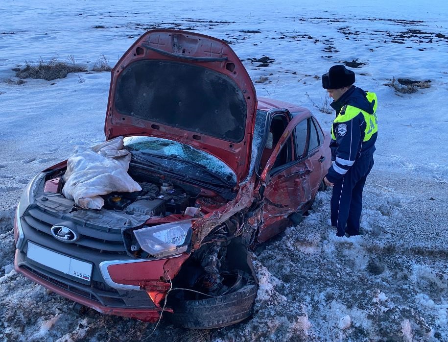 Свердловский пьяный лихач попал в ДТП на встречной полосе | Пьяный уральский водитель устроил серьезное ДТП
