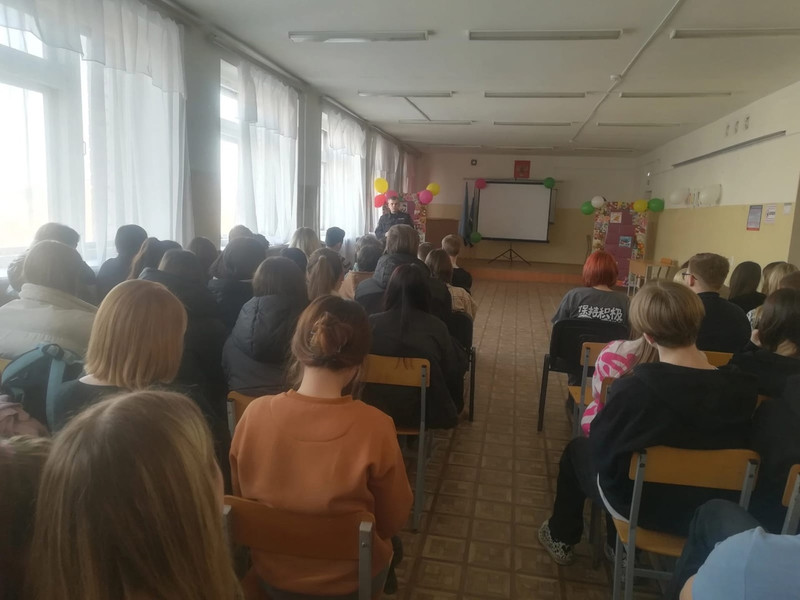 Каменская полиция рассказала студентам колледжа экономики и права о мошенничестве Каменская полиция рассказала студентам колледжа экономики и права о мошенничестве