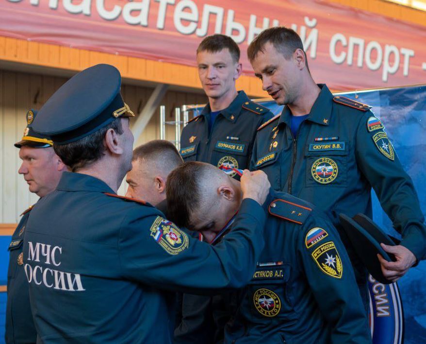 Спасатели Каменска-Уральского попали в число лучших на конкурсе от МЧС | На Урале прошел конкурс «Лучшее звено газодымозащитной службы Свердловской области»