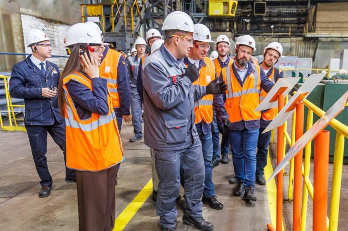 СинТЗ поделился опытом на «Неделе инноваций и производительности» | Синарский трубный завод провёл экскурсию для участников IN HUB