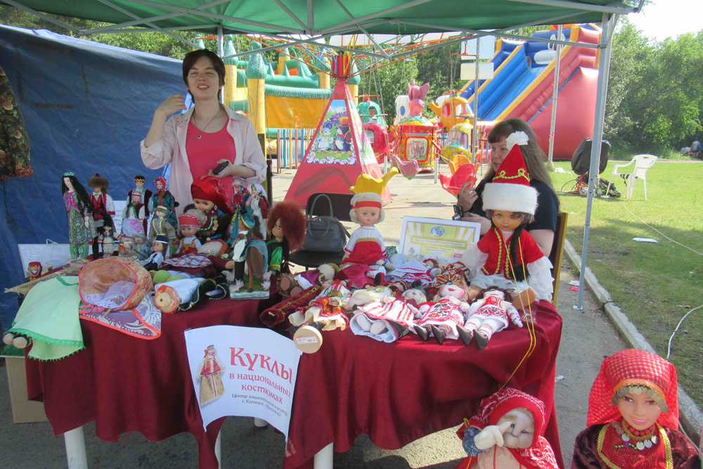 Были корректны, внимательны. Власти Каменска-Уральского рассыпались в комплиментах бизнесменам, кормившим жителей в День города