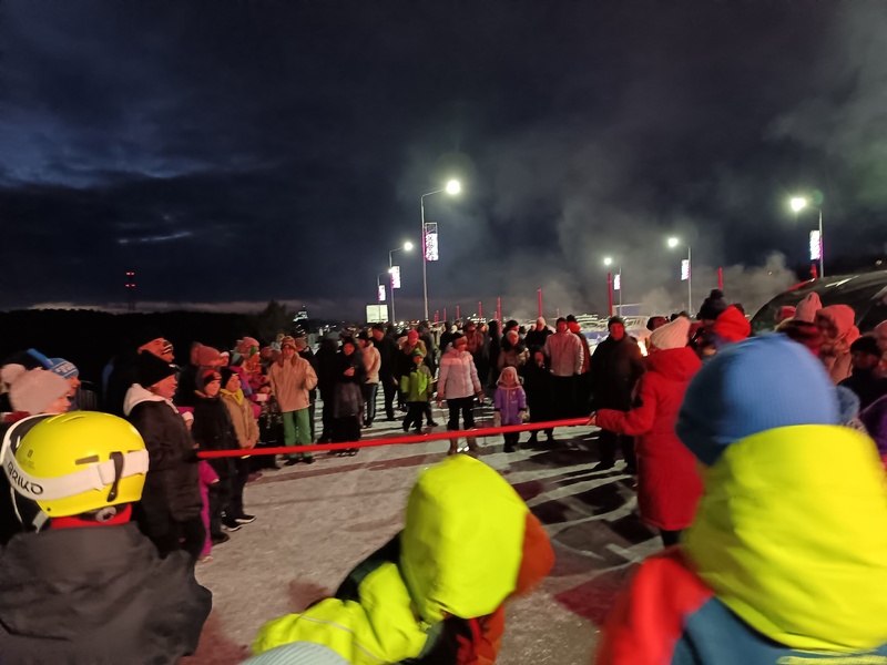 На открытии горнолыжного сезона в Каменске-Уральского запустили фейерверк