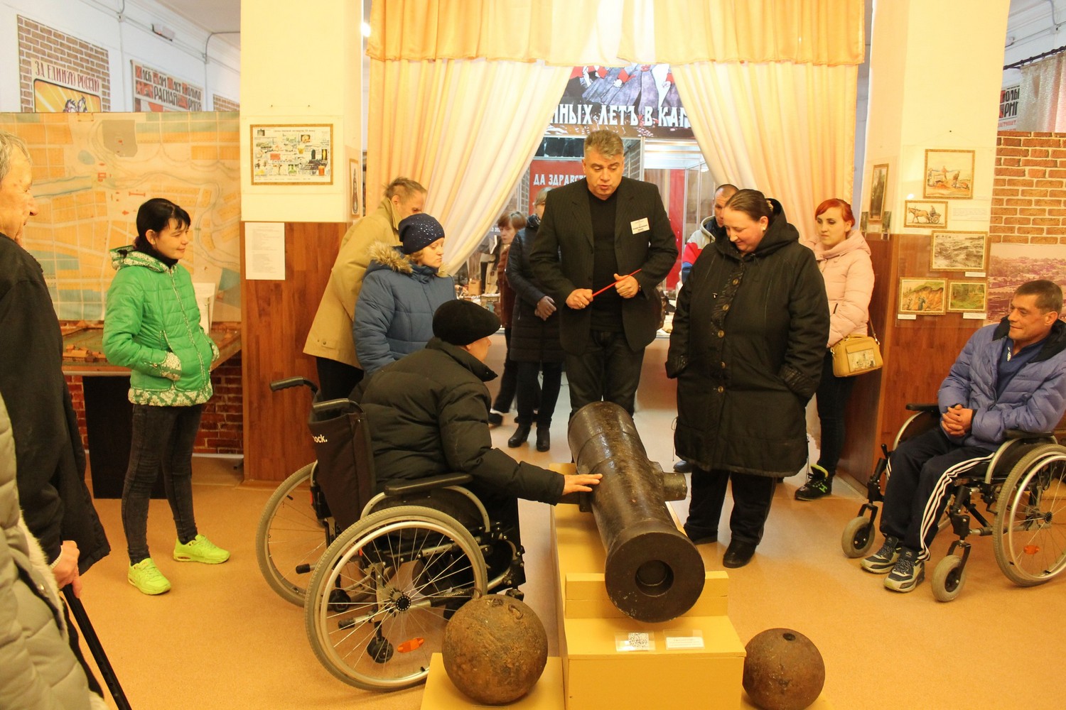 Узнав о Каменске-Уральском на форуме «Большой Урал», группа туристов с ограниченными возможностями здоровья приехали знакомиться с городом