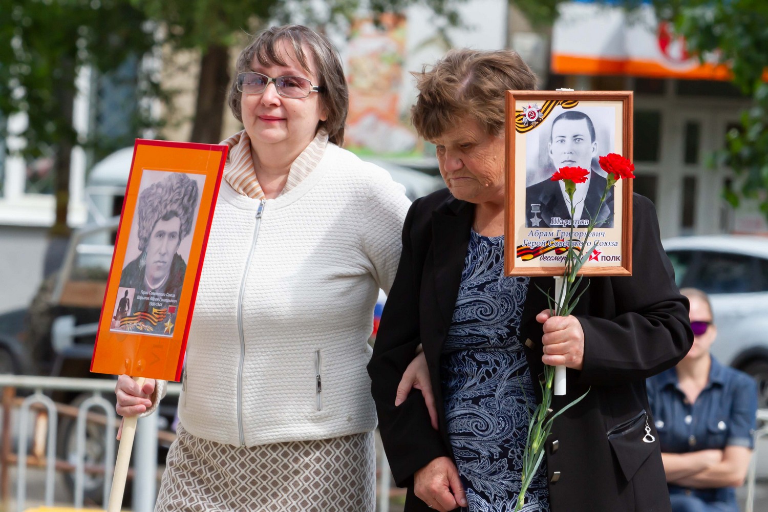 Не забывать о событиях тех лет: рабочие СинТЗ Каменска-Уральского почтили память погибших в годы ВОВ и лично героя Шарыпова