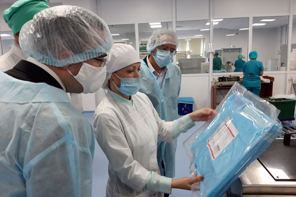 Сначала смотрели, как шьют, затем зашли в мини-отель: глава Южного управленческого округа региона и мэр оценивали работу бизнесменов Сначала смотрели, как шьют, затем зашли в мини-отель: глава Южного управленческого округа региона и мэр оценивали работу бизнесменов