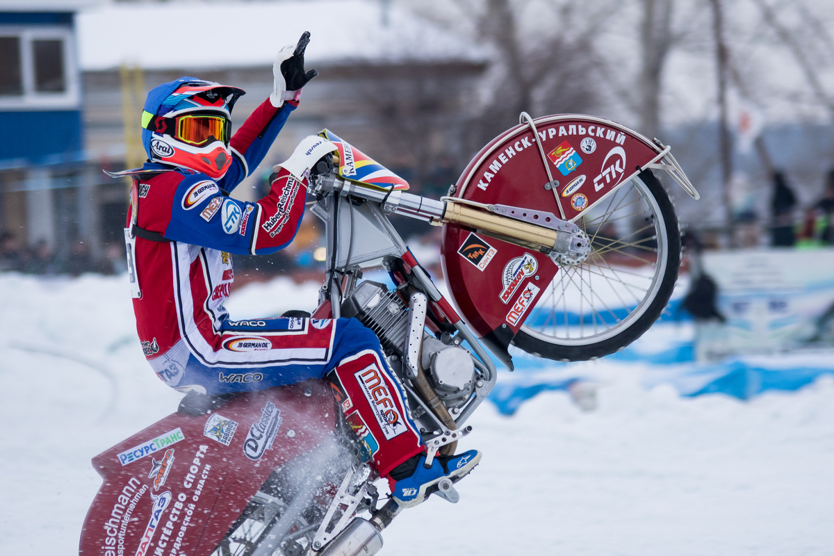 В Каменске-Уральском стартует сезон мотогонок на льду