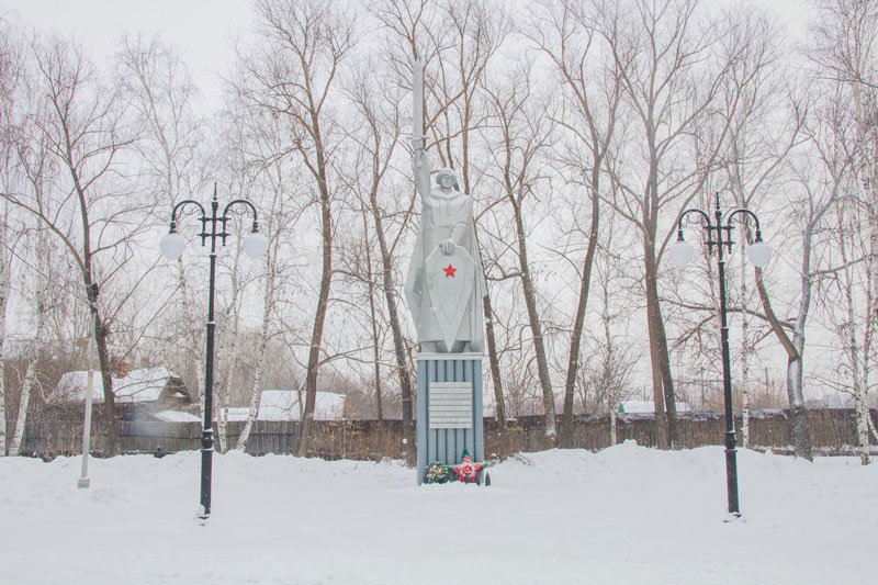 «Простоит еще много лет» На СинТЗ в Каменске-Уральском привели в порядок не только памятник Алёше, но и территорию вокруг него
