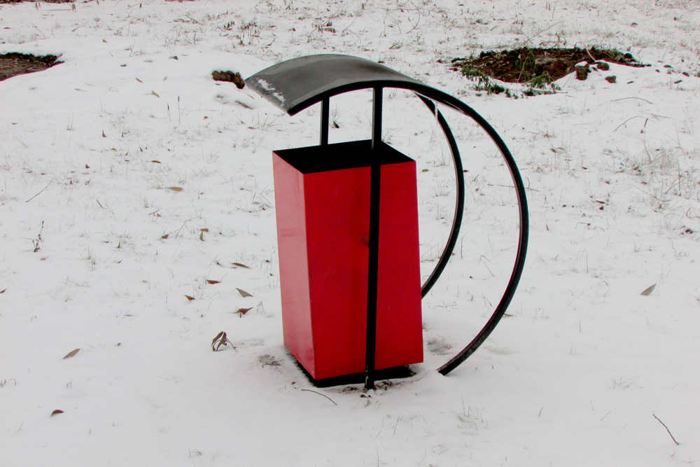 С начала года во дворах Каменска-Уральского установили около сорока новых урн. Большую часть – в Синарском районе. Какова цена «чистоты»?