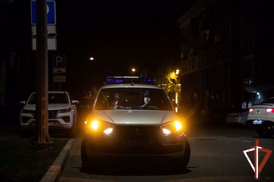 В Каменске-Уральском задержали избивших мужчину