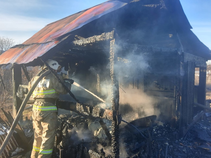 В Каменске-Уральском сгорел садовый дом
