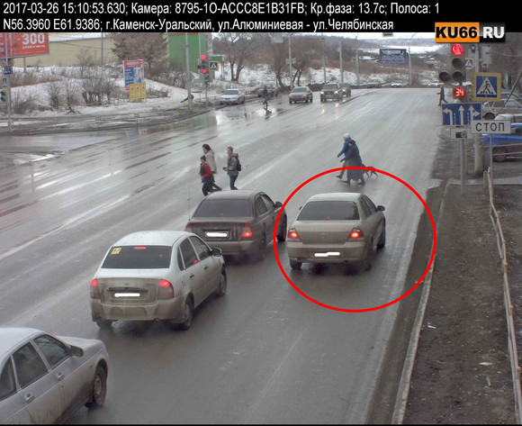 После истории со штрафом водителю, который заехал за стоп-линию, пропуская «скорую», жители Каменска-Уральского негодуют: «Зачем нам ГИБДД?»