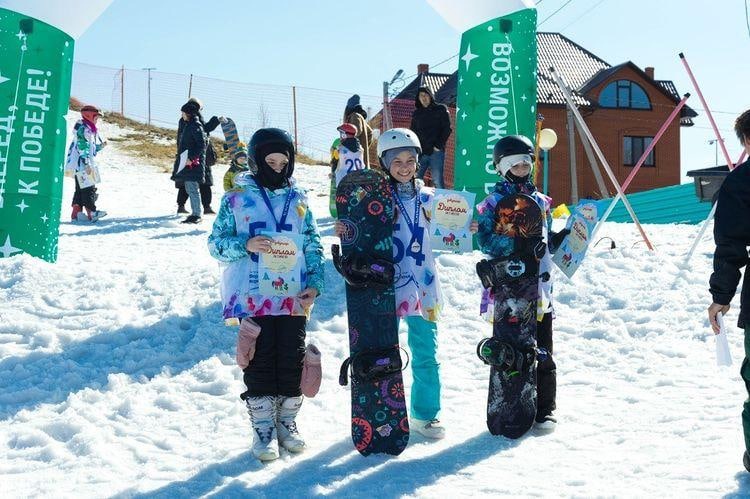 Юные каменцы, которые еще год назад и на сноуборде-то не стояли, вернулись с соревнований в Тюмени с медалями всех оттенков
