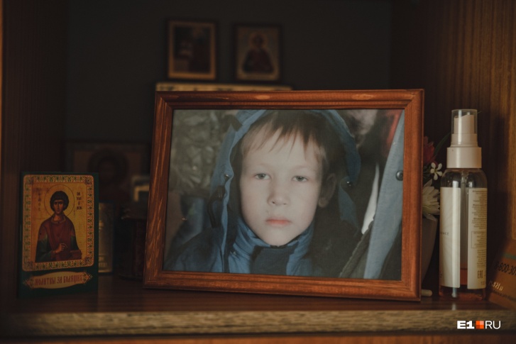 Как врачи Каменска-Уральского просмотрели у мальчишки редкую болезнь, которую можно было вылечить. Женя умер на операционном столе...