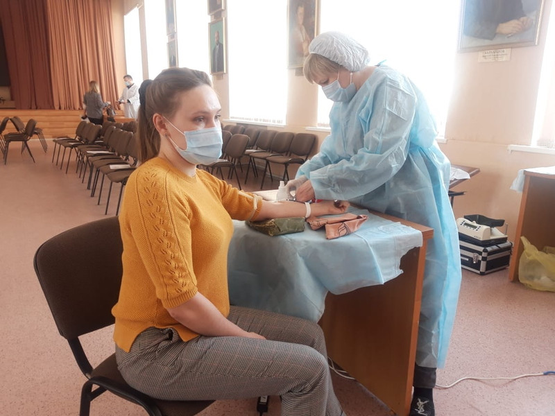 Чиновники поделились кровью: 36 добровольцев из мэрии Каменска-Уральского сдали 16 литров биоматериала, шестерым желающим отказали...