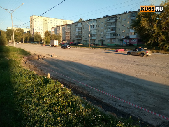 «В залитые водой траншеи бортовой камень класть не стали». Как идет ремонт шестиполосной дороги в Каменске и на что уйдет еще неделя? «В залитые водой траншеи бортовой камень класть не стали». Как идет ремонт шестиполосной дороги в Каменске и на что уйдет еще неделя?