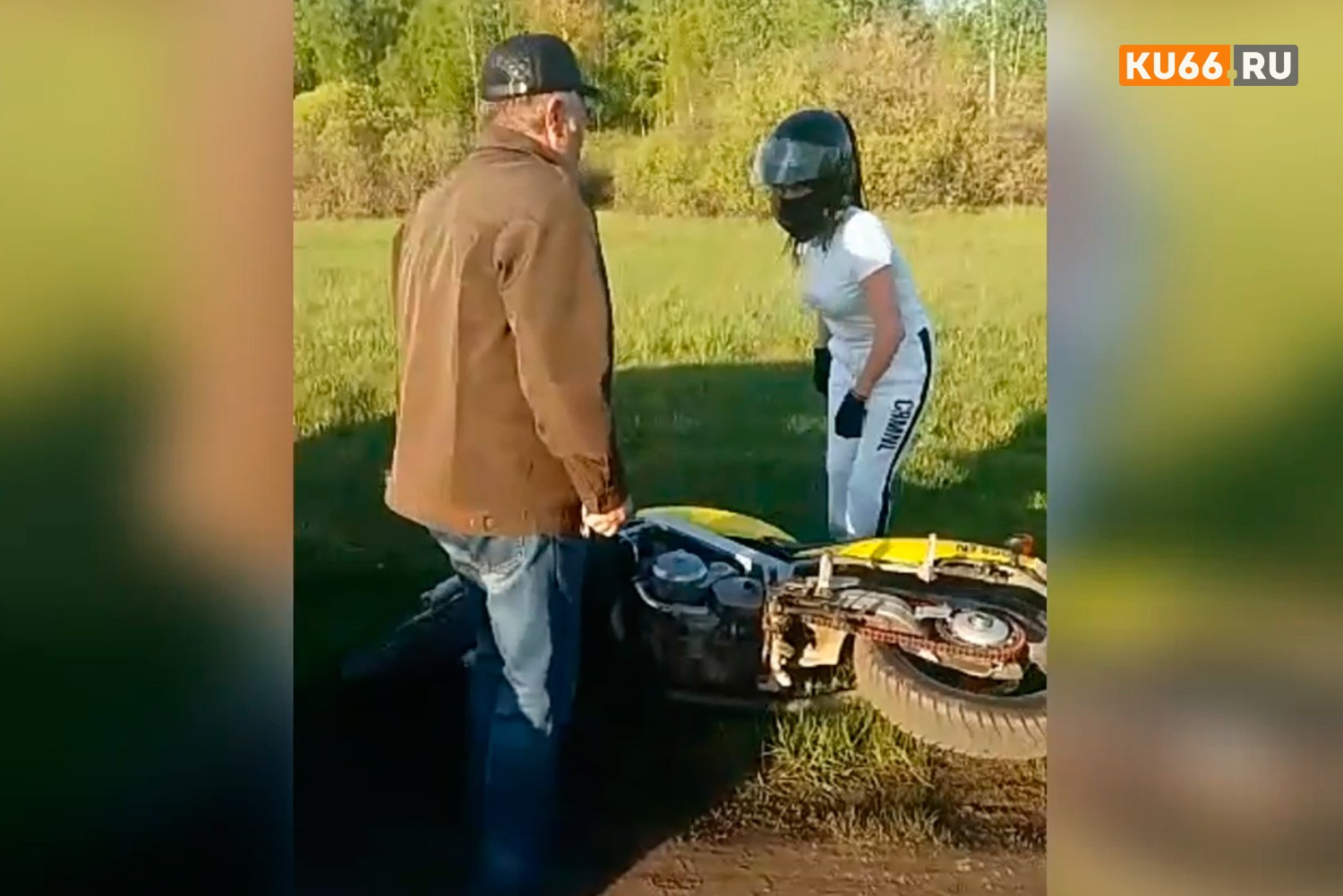 Фотосессия с мотоциклом обернулась для жительницы Каменска-Уральского конфликтом с автомобилистом. «Ему принципиально не хватило места...»