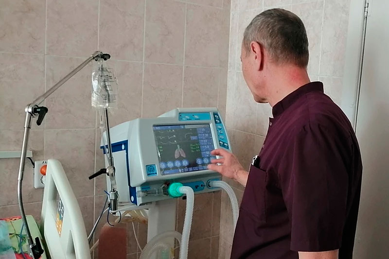 Сказал — сделал. Глава областного Минздрава выполнил свое обещание и оснастил реанимацию Каменска-Уральского супер-оборудованием