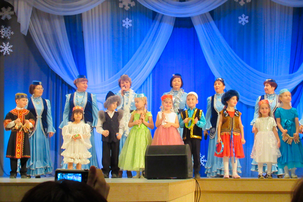 «Дуслык» отжигал в Каменске-Уральском, но громче всех аплодисменты звучали в адрес гордости ансамбля — Сажиды Топорищевой