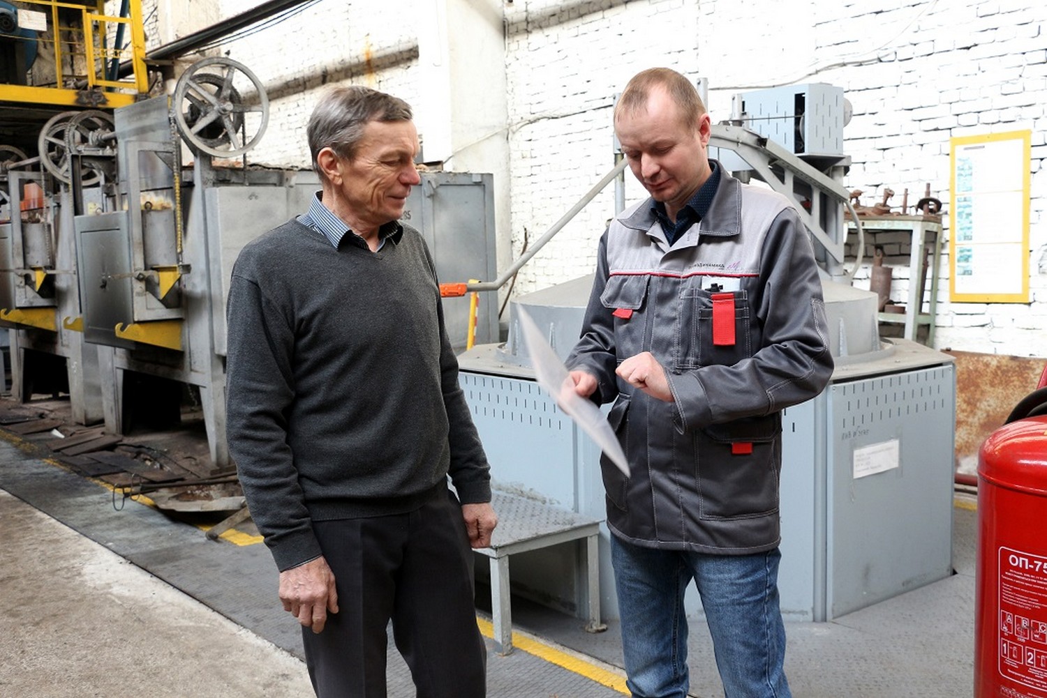 «Это интересный опыт»: ветераны проверяют работу цехов на Каменск-Уральском литейном заводе, оценивают результаты и дают советы руководству