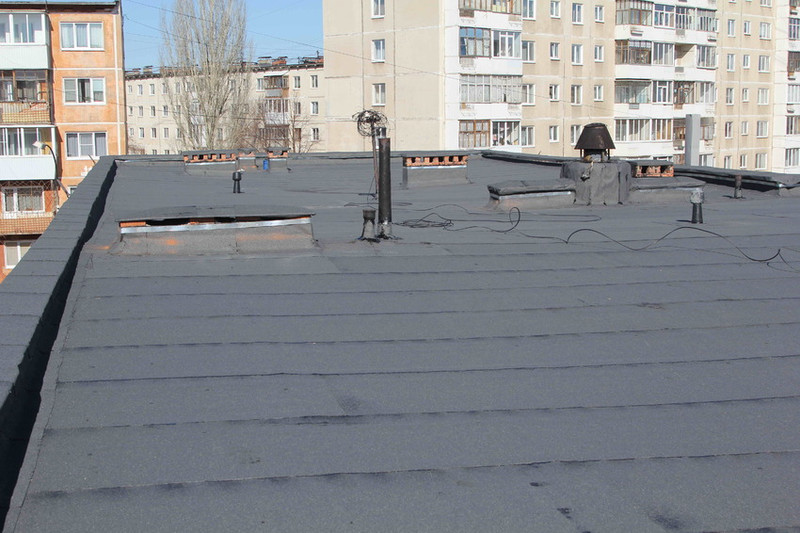 В Каменске-Уральском обновляют крыши школ и детсадов