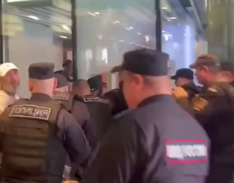 Два охранника погибли при стрельбе в офисе Wildberries напротив Кремля | При стрельбе в офисе Wildberries погибли два охранника