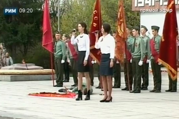 Проблема: в День Победы дети в Каменске от волнения, голода, из-за нехватки воды прилюдно падали в обморок. Власти: «Это закономерно»...