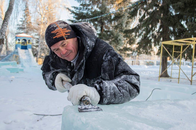 Ледовый городок трубников вновь с сюрпризом и поразит жителей Каменска-Уральского